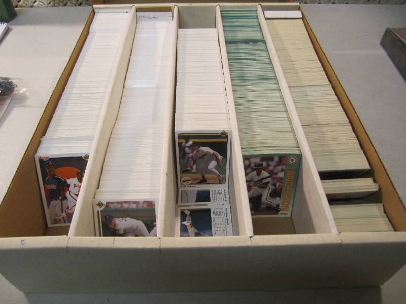 lot 79 image: Box of Mixed Baseball Cards Upper D...