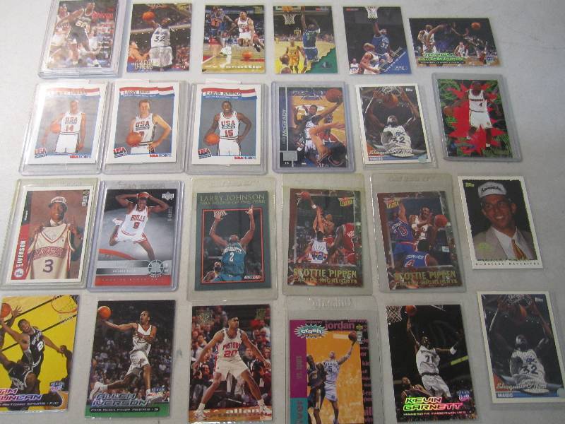 lot 96 image: Lot of 24 Basketball Cards in Sleev...