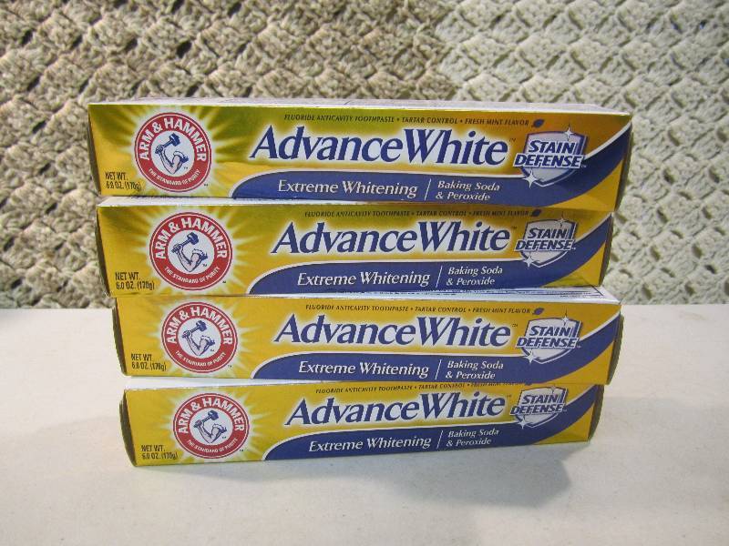 lot 112 image: Lot of 4 Boxes Arm & Hammer Advance...