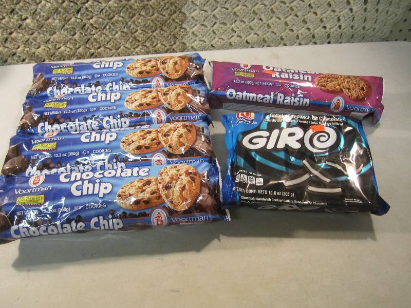 lot 126 image: Mixed Lot of Cookies Chocolate Chip...