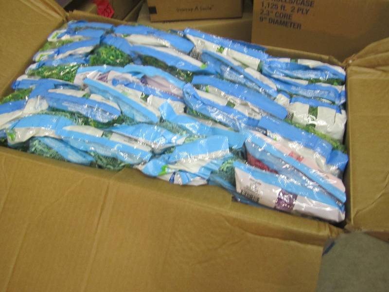 lot 138 image: Case of 100 Bags Easter Basket Gras...