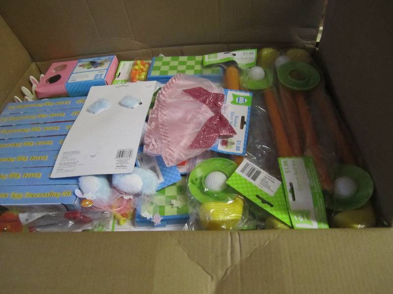 lot 146 image: Large Box of Misc Easter Items. Has...