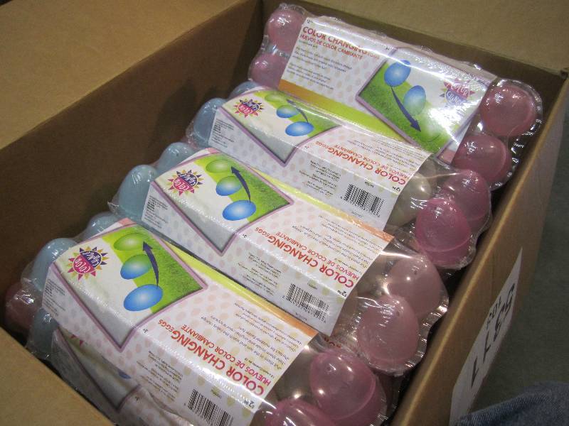 lot 150 image: Lot of 32 Packs of Color Changing P...
