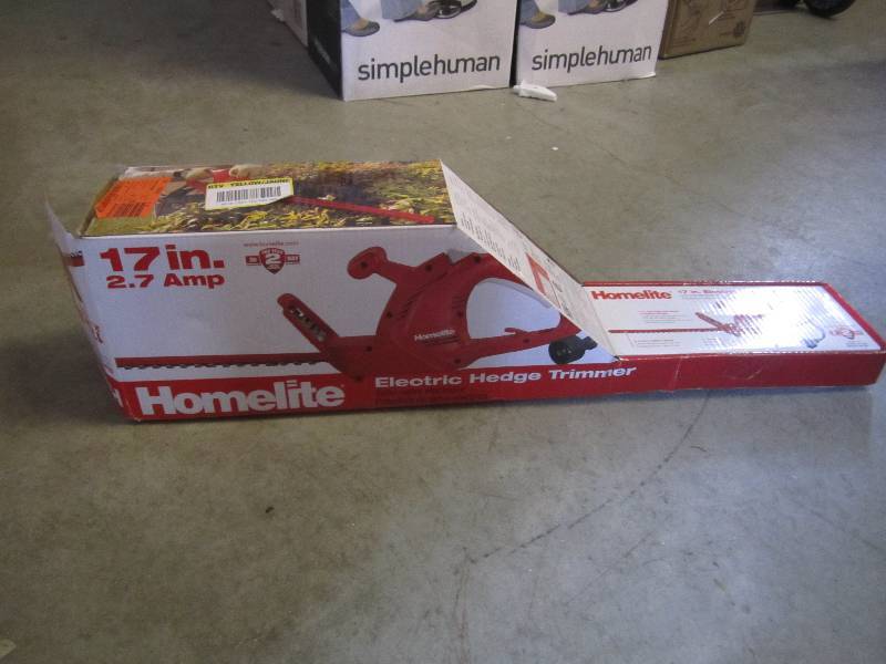 lot 164 image: Homelite 17 2.7 Amp Electric Hedge...
