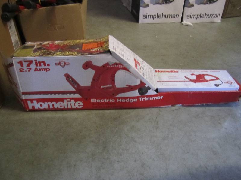 lot 170 image: Homelite 17 2.7 Amp Electric Hedge...