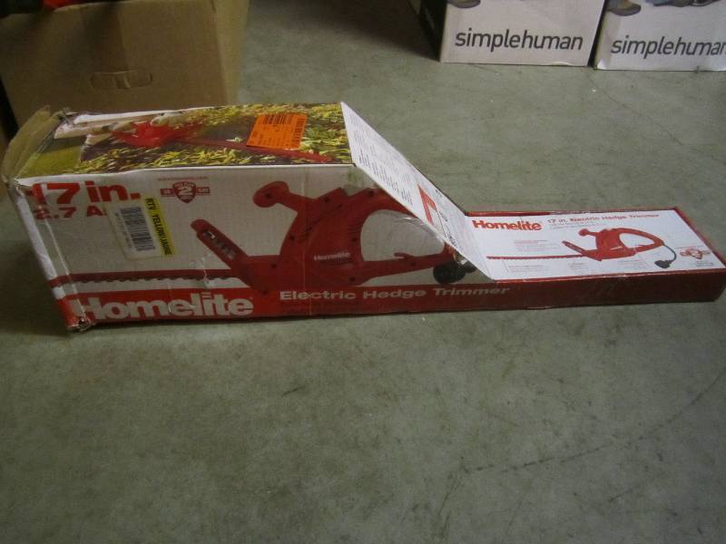 lot 180 image: Homelite 17 2.7 Amp Electric Hedge...