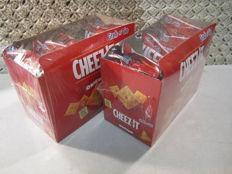 lot 236 image: Lot of 12 Bags Grab n Go Cheez-It ...