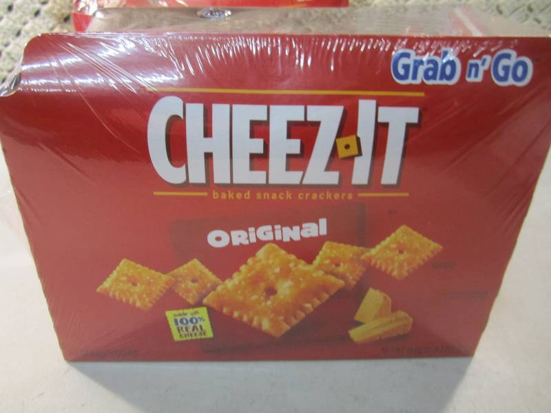 lot 237 image: Lot of 12 Bags Grab n Go Cheez-It ...