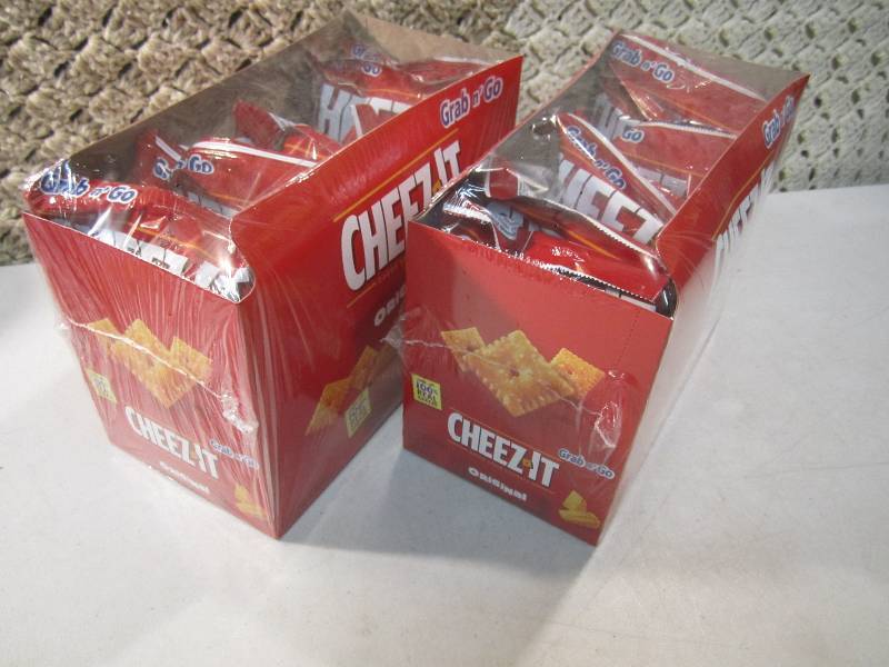 lot 238 image: Lot of 12 Bags Grab n Go Cheez-It ...