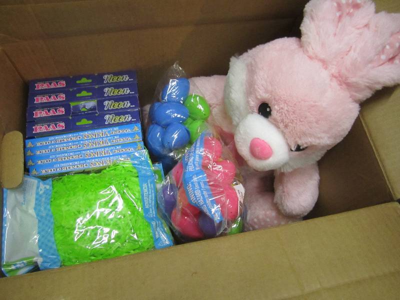 lot 278 image: Mixed Easter Lot Coloring Kits Plas...