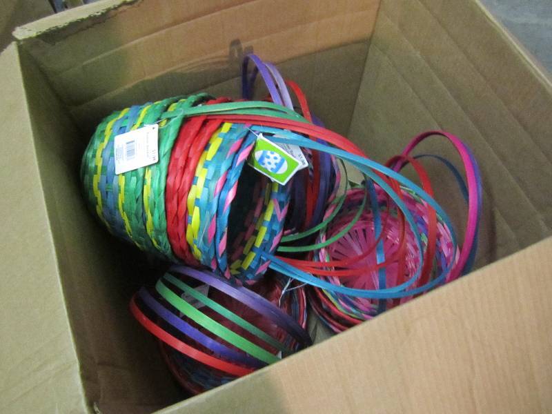 lot 283 image: Lot of 24 Easter Baskets Various Co...