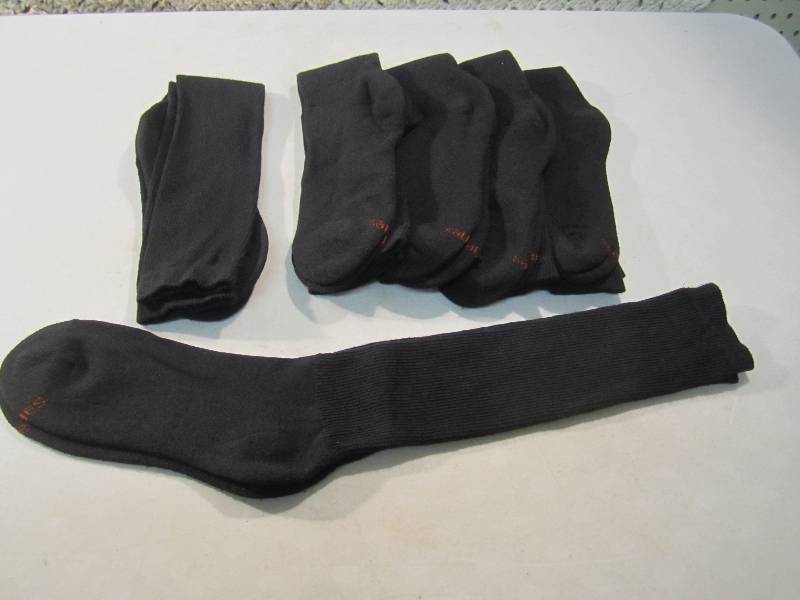 lot 287 image: Lot of 6 Pair Mens Black Hanes Sock...