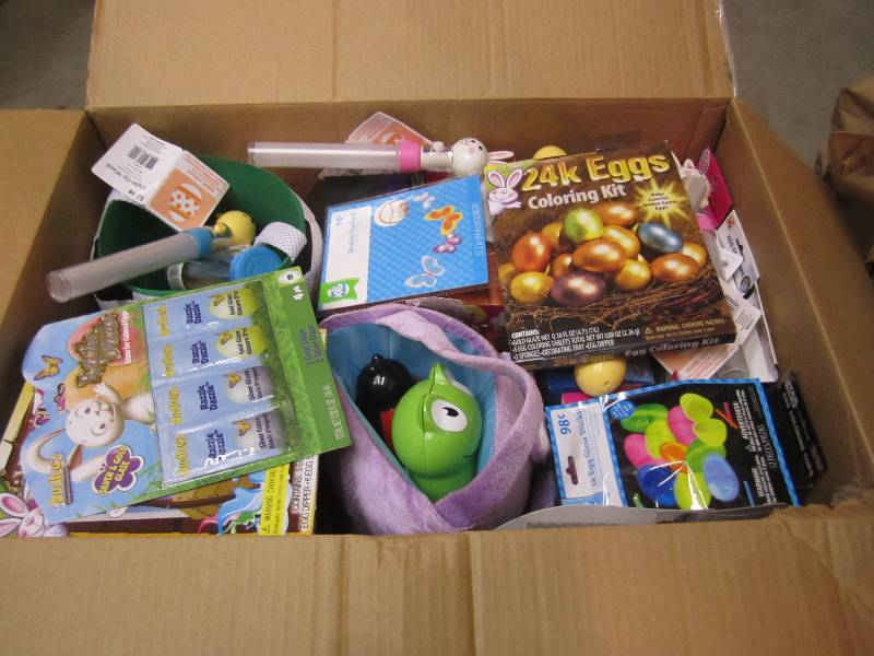 lot 288 image: Mixed Easter Lot Egg Coloring Baske...