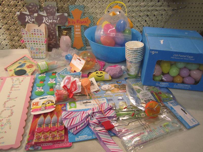 lot 298 image: Large Lot of Misc Easter Supplies S...