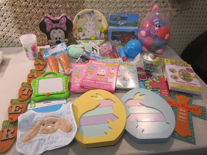 lot 304 image: Large Lot of Misc Easter Items See ...