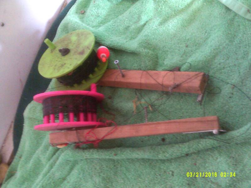2 RATTLING FISH REELS