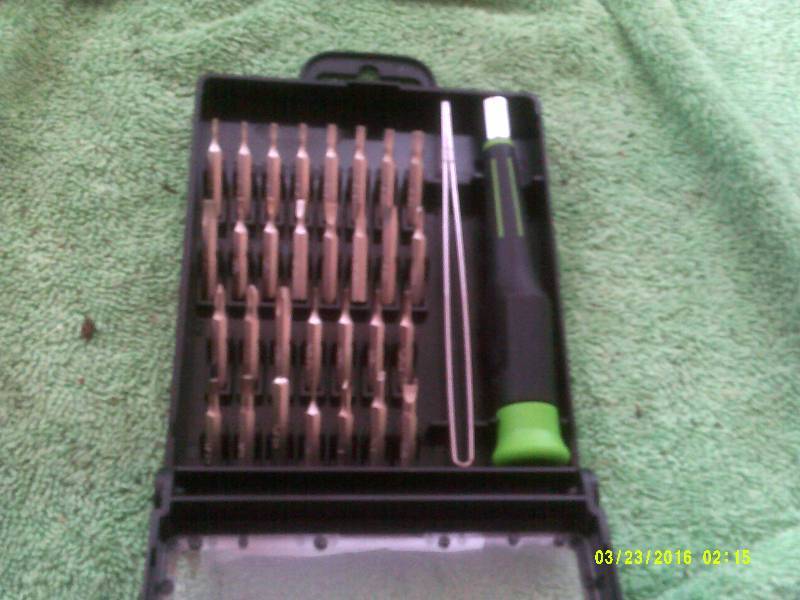 PITTSBURGH 32PC SCREWDRIVER BIT SET WITH TWEEZER
