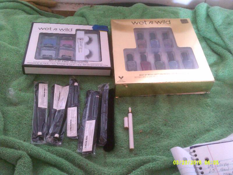 NEW FINGER NAIL POLISHES , EYE SHADDOWS AND GLOSS BRUSHES