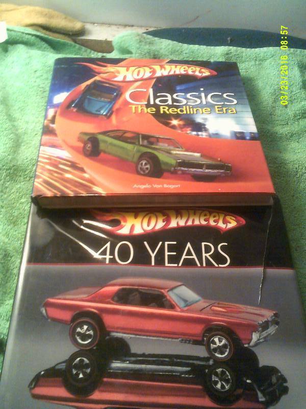 2 HARD COVER  HOT WHEEL BOOKS