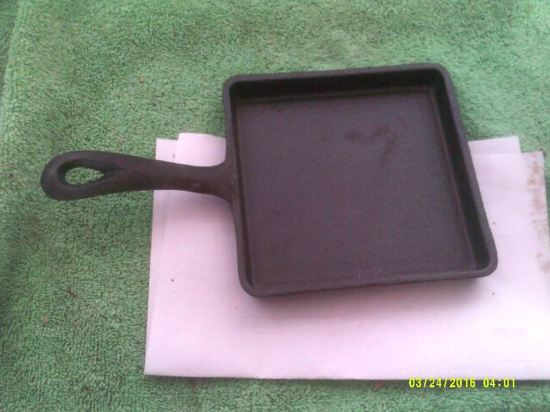 VINTAGE CAST IRON SKILLET