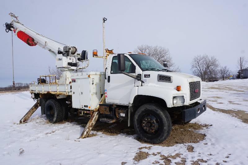 2006 GMC 7500 Single Axle With Altec DM47TR Derrick Crane and Auger