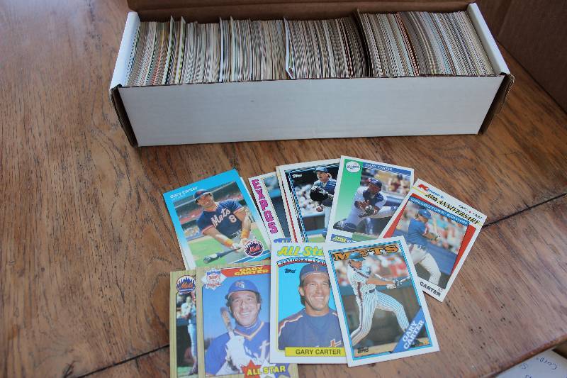 lot 49 image: 578 Gary Carter Cards...