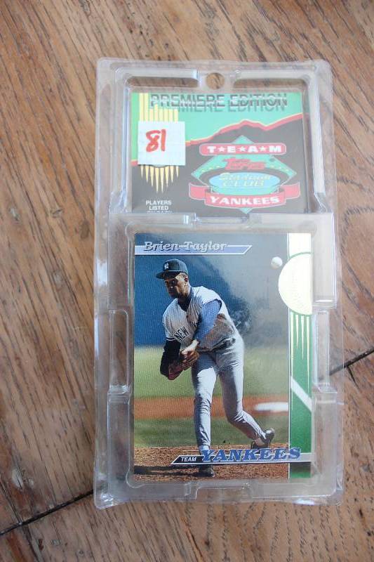 lot 81 image: 1993 Stadium Club Yankees Team Set...