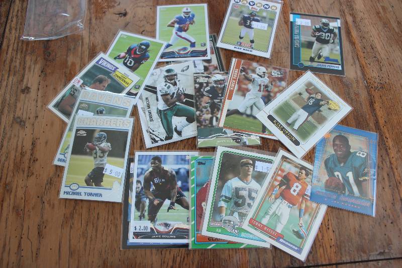 lot 8 image: 20 Football Rookie Cards...