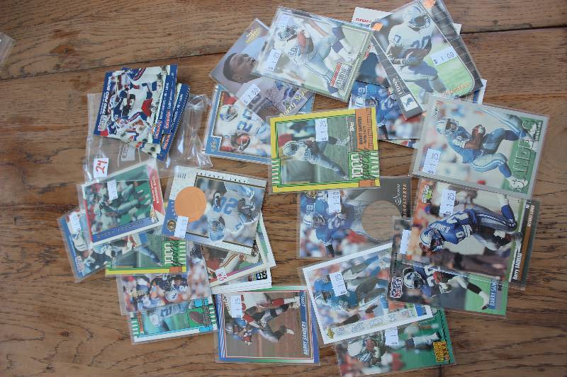 lot 24 image: 40 Barry Sanders Cards...