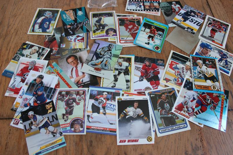 lot 38 image: 40 Hockey Star Cards...