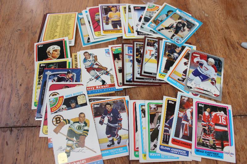 lot 98 image: 50 Hockey Star Cards...