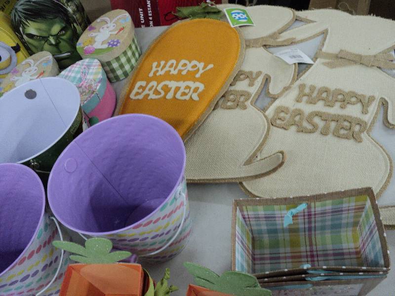 lot 222 image: Easter dcor, see all pics...