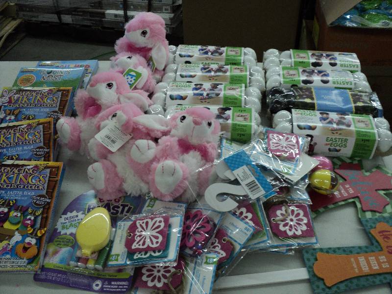 lot 235 image: box of Easter supplies, eggs, grass...