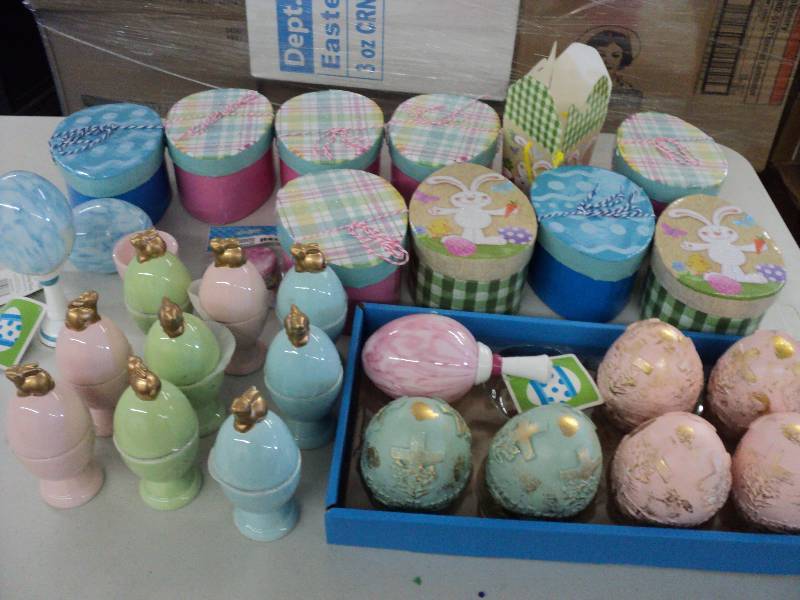 lot 250 image: ceramic eggs and Easter boxes...