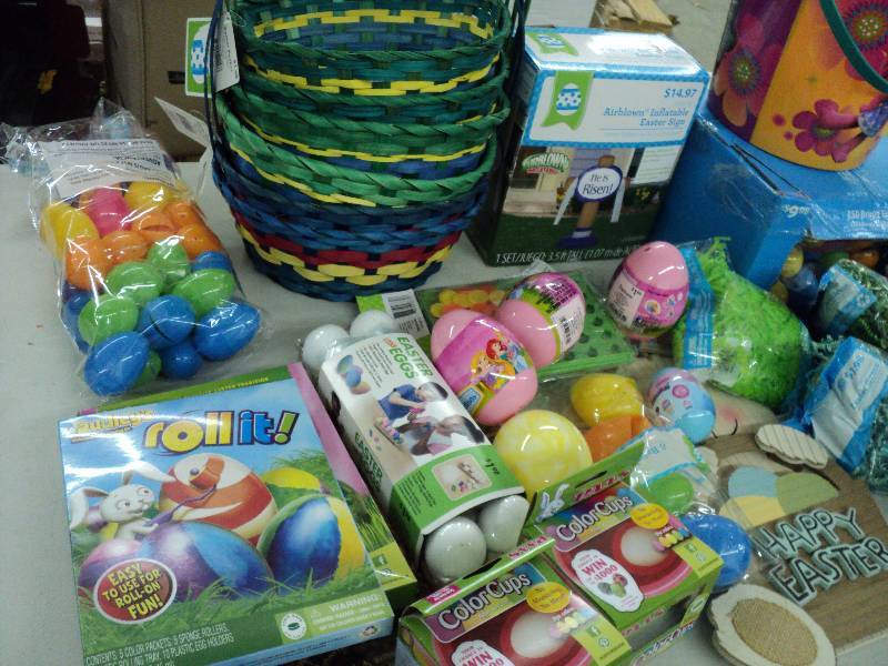 lot 254 image: Easter baskets and supplies...