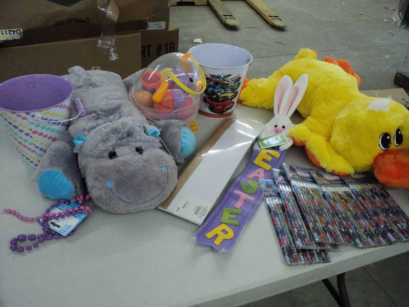 lot 276 image: 2 stuffed animals, needs repairs an...