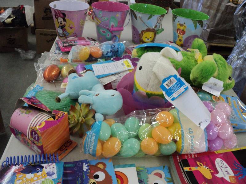 lot 277 image: 2 stuffed animals, needs repairs an...