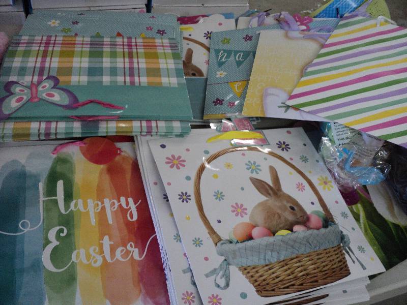 lot 309 image: Easter gift bags and eggs...