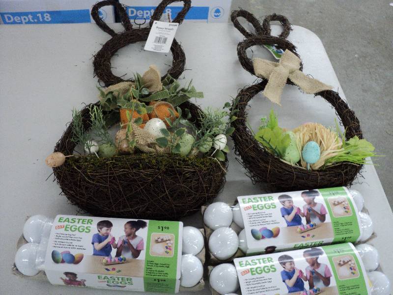 lot 312 image: Easter dcor...
