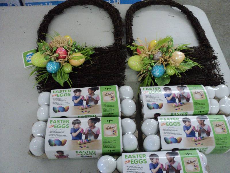 lot 313 image: Easter dcor...