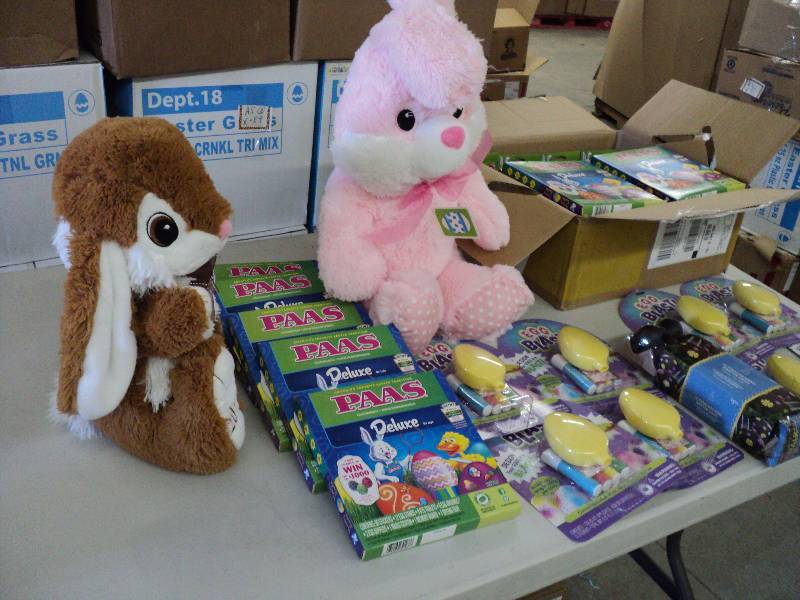 lot 316 image: Easter coloring Kits, stuffed anima...