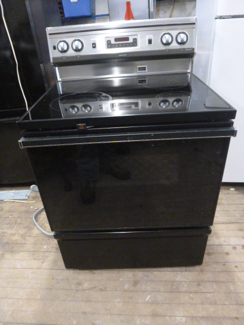 lot 6 image: Kenmore Glass Top Electric Stove