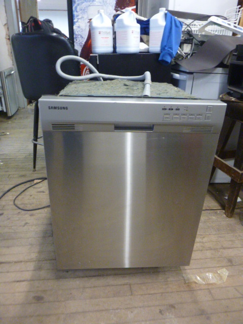 lot 12 image: Samsung Stainless Steel Dishwasher