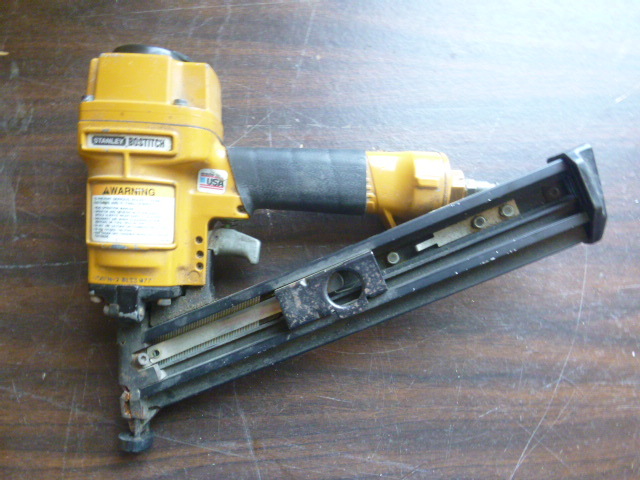 lot 25 image: Stanley Bostitch Finish Nail Gun