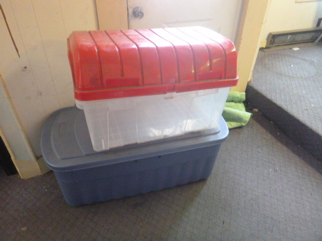 lot 33 image: 2 Large Totes