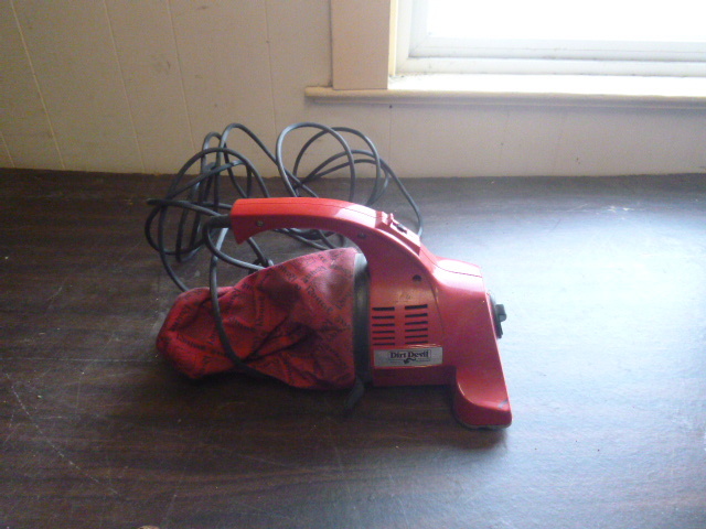 lot 35 image: Dirt Devil Hand Vacuum Cleaner