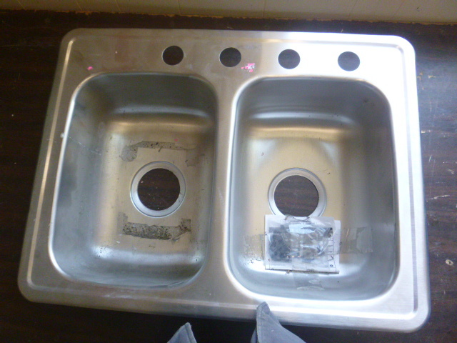 lot 40 image: Duo Sink