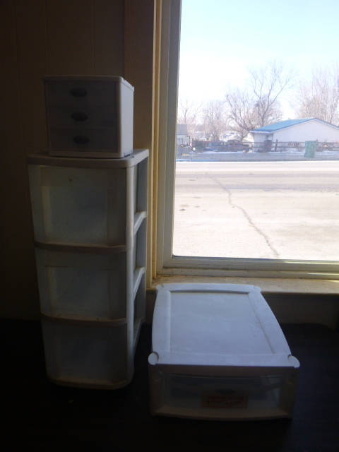 lot 49 image: 3 Storage Containers