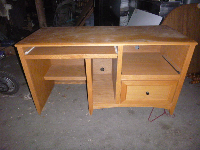 lot 62 image: Oak Desk