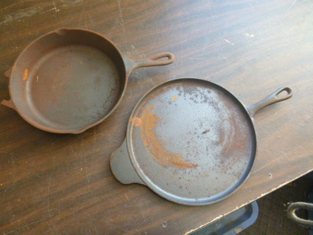 lot 72 image: 2 Cast Iron Pans